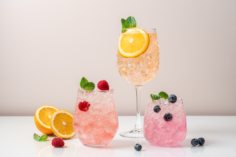 Set,Of,Drinks,With,Ice,In,Glasses.,Raspberry,,Blueberry,And