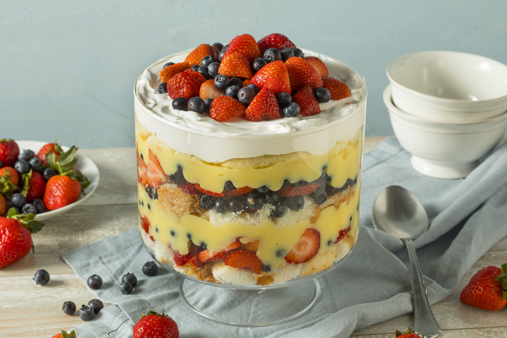 Sweet,Homemade,Strawberry,Trifle,Dessert,With,Custard,And,Cake